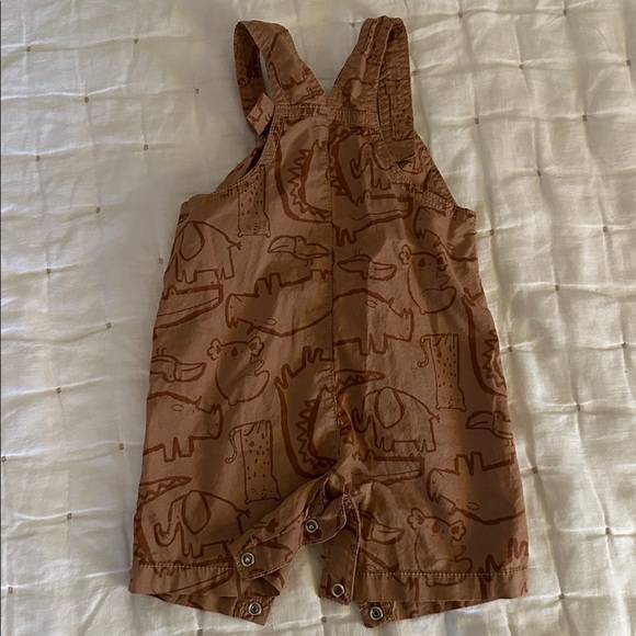 11 piece 12mo. Cute Baby Boy Animal themed Clothes (040) - Picture 11 of 16